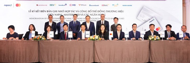 napas1-16-10docx-1729040992308683848795 Chỉ với 1 chiếc thẻ tín dụng, khách hàng thanh toán cả nôi địa và quốc tế - Ảnh 1.